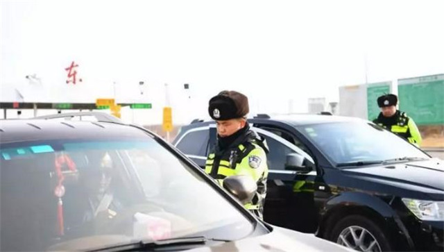 即日起，国道、高速进京旅客需携带被人身份证